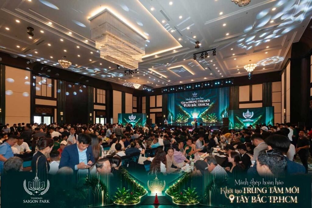 Đã có rất nhiều khách hàng quan tâm và tham gia sự kiện tại Vinhomes Saigon Park Hóc Môn
