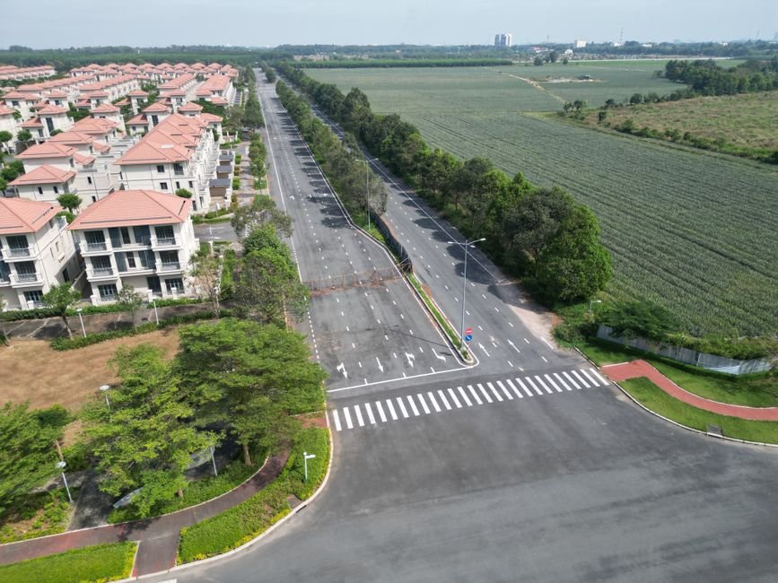 Khu dân cư ngoại thành Việt Nam minh họa thị trường nhà ở Hóc Môn