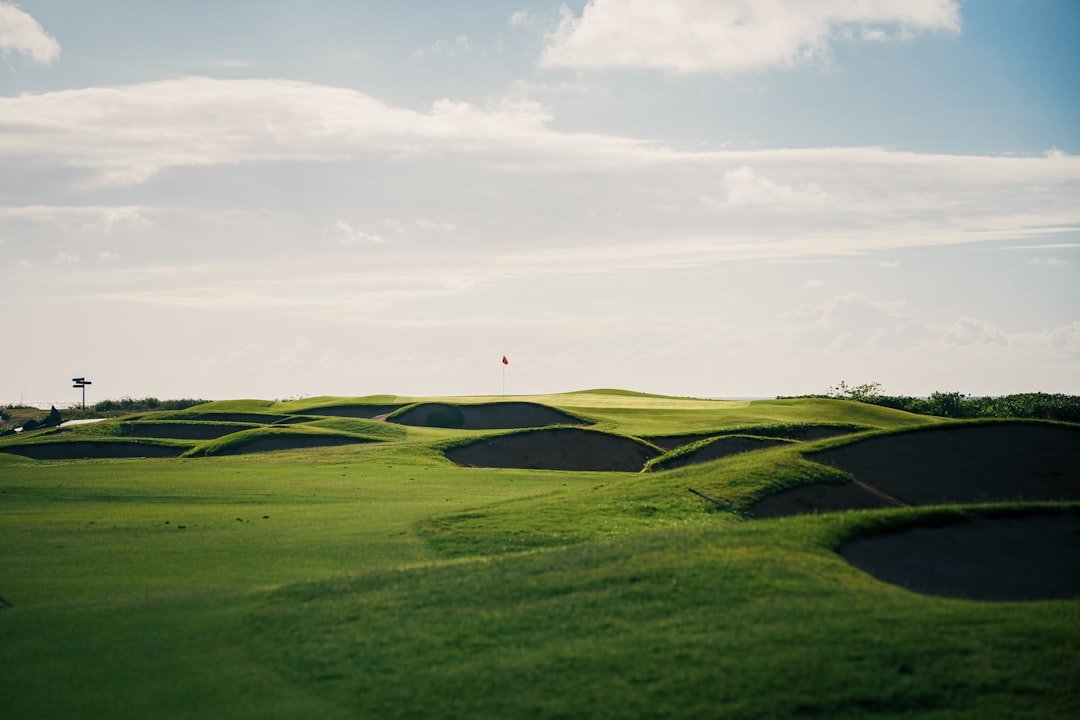 Sân golf Vinpearl Golf Léman gần Vinhomes Saigon Park Hóc Môn