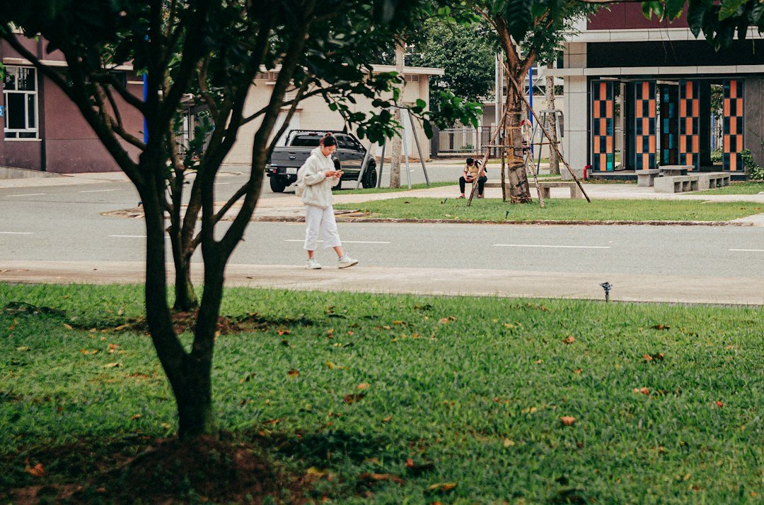 Sinh viên và cư dân trẻ tại khu đô thị đại học quốc tế gần Vinhomes Saigon Park